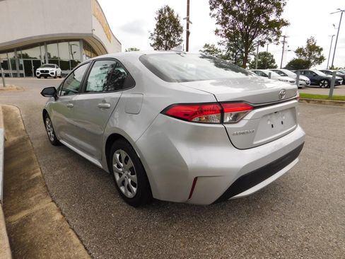 Used 2022 Toyota Corolla LE FWD image 7