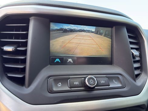 Used 2019 GMC Acadia SLE image 18