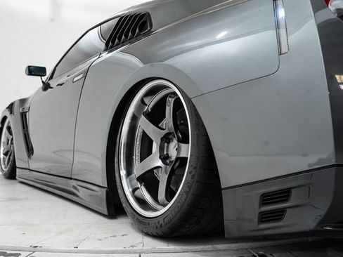 Used 2010 Nissan GT-R Premium image 11