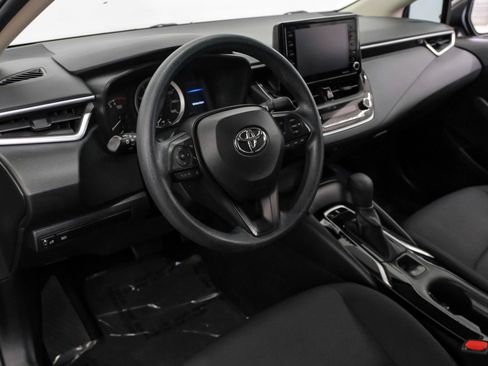 Used 2022 Toyota Corolla LE image 2