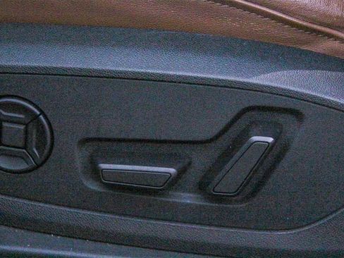 Used 2022 Audi e-tron Premium w/ Convenience Plus Package image 21