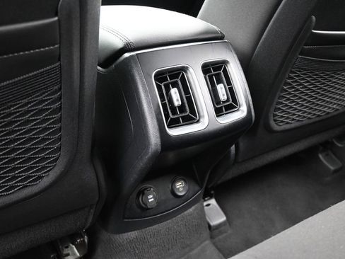 Used 2023 Kia Sorento LX image 30