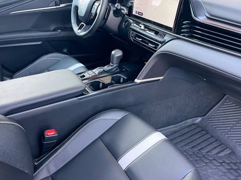 Used 2025 Toyota Camry SE FWD image 18