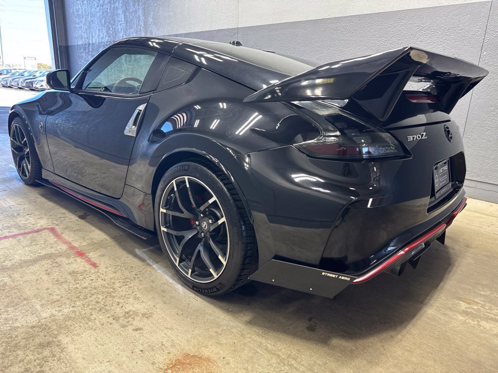 Used 2017 Nissan 370Z NISMO RWD image 7