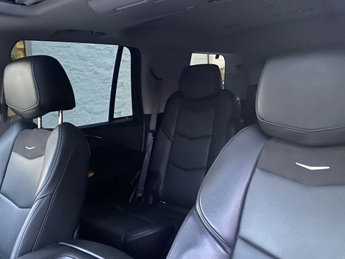 Used 2016 Cadillac Escalade Premium image 2