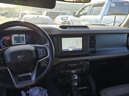 Used 2023 Ford Bronco Wildtrak image 14
