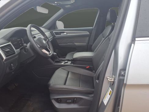 Used 2023 Volkswagen Atlas Cross Sport SE w/ Black Wheel Package image 21