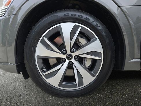 Certified 2024 Audi Q8 e-tron Premium image 37