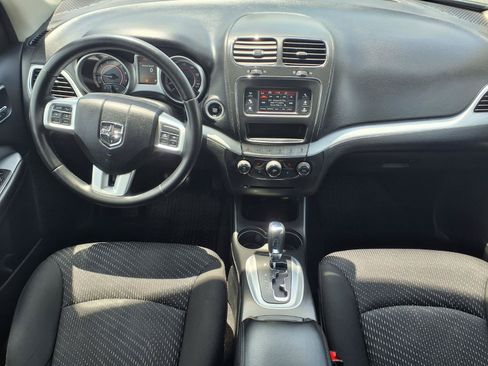 Used 2019 Dodge Journey SE w/ Connectivity Group FWD image 17