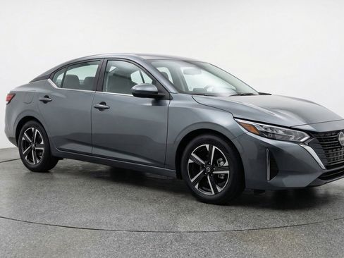 Used 2025 Nissan Sentra SV image 1