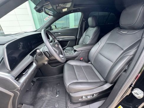 Used 2024 Cadillac XT4 Premium Luxury w/ Technology Package image 9