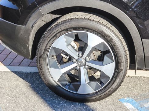 Certified 2025 Volvo XC40 B5 Core w/ Protection Package Premier image 10