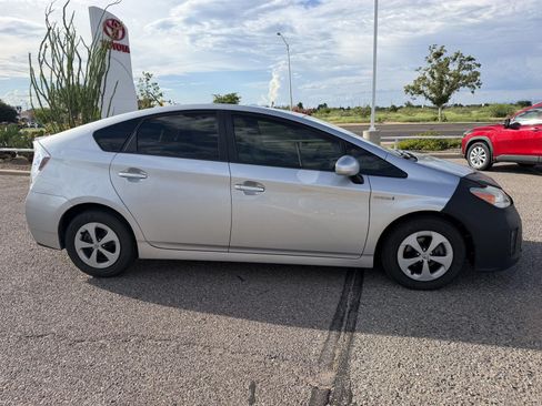 Used 2014 Toyota Prius Two FWD image 6