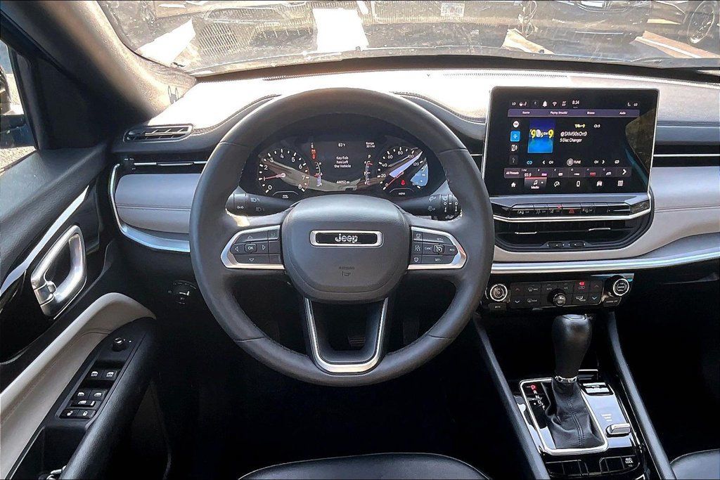 Used 2025 Jeep Compass Limited AWD/4WD image 8