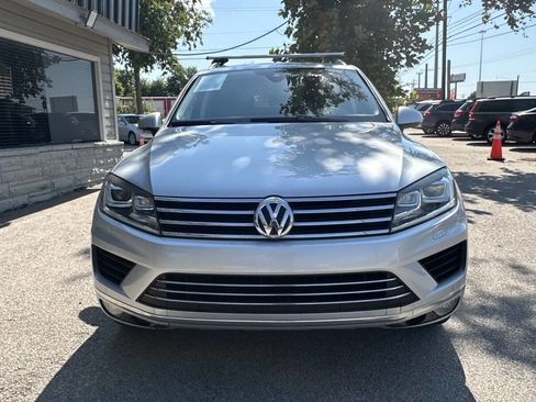 Used 2016 Volkswagen Touareg Sport image 2