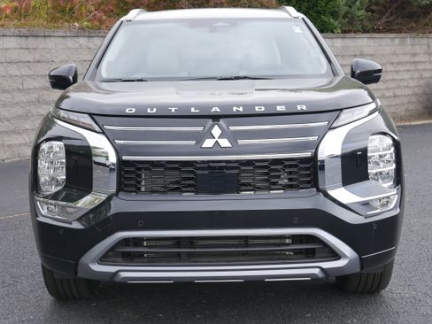 Used 2025 Mitsubishi Outlander AWD image 2