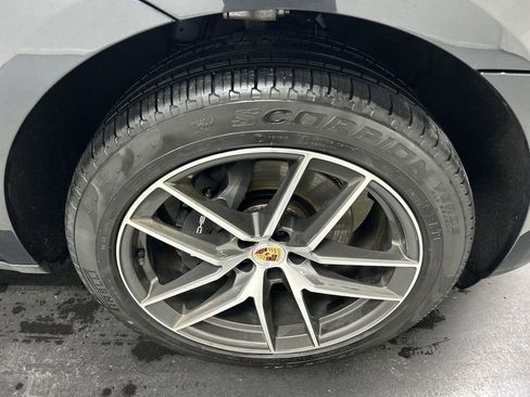 Certified 2025 Porsche Macan image 8