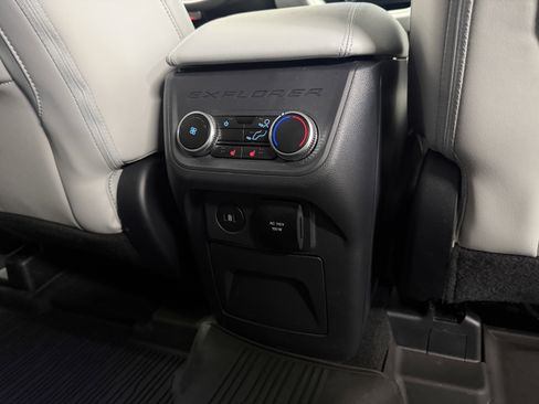 Used 2025 Ford Explorer Platinum w/ LUX Leather Package AWD/4WD image 24