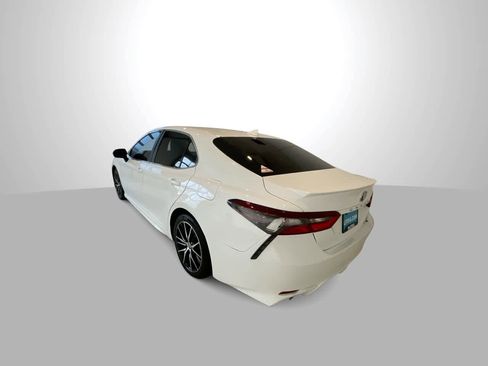 Used 2022 Toyota Camry SE image 6