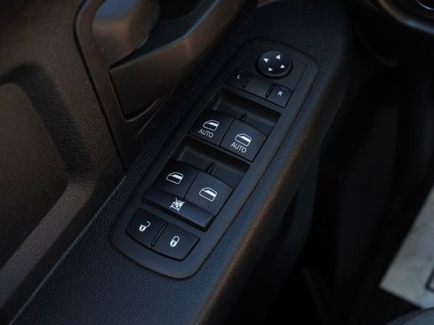 Used 2022 RAM 4500 Tradesman w/ Chrome Appearance Group image 9