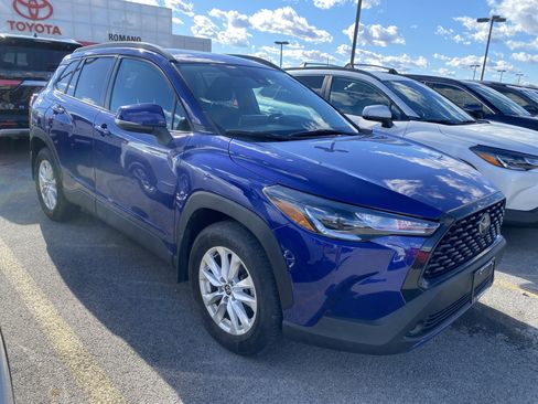 Used 2022 Toyota Corolla Cross LE image 2