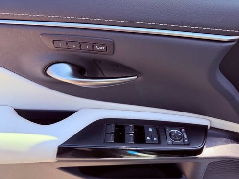 Certified 2024 Lexus ES 350 w/ Premium Package FWD image 17