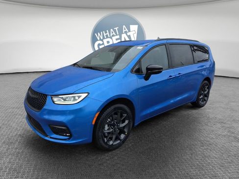 New 2026 Chrysler Pacifica Select w/ S Appearance Package AWD/4WD image 1