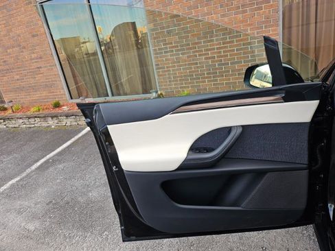 Used 2022 Tesla Model X image 23