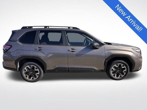 Used 2025 Subaru Forester Premium image 8