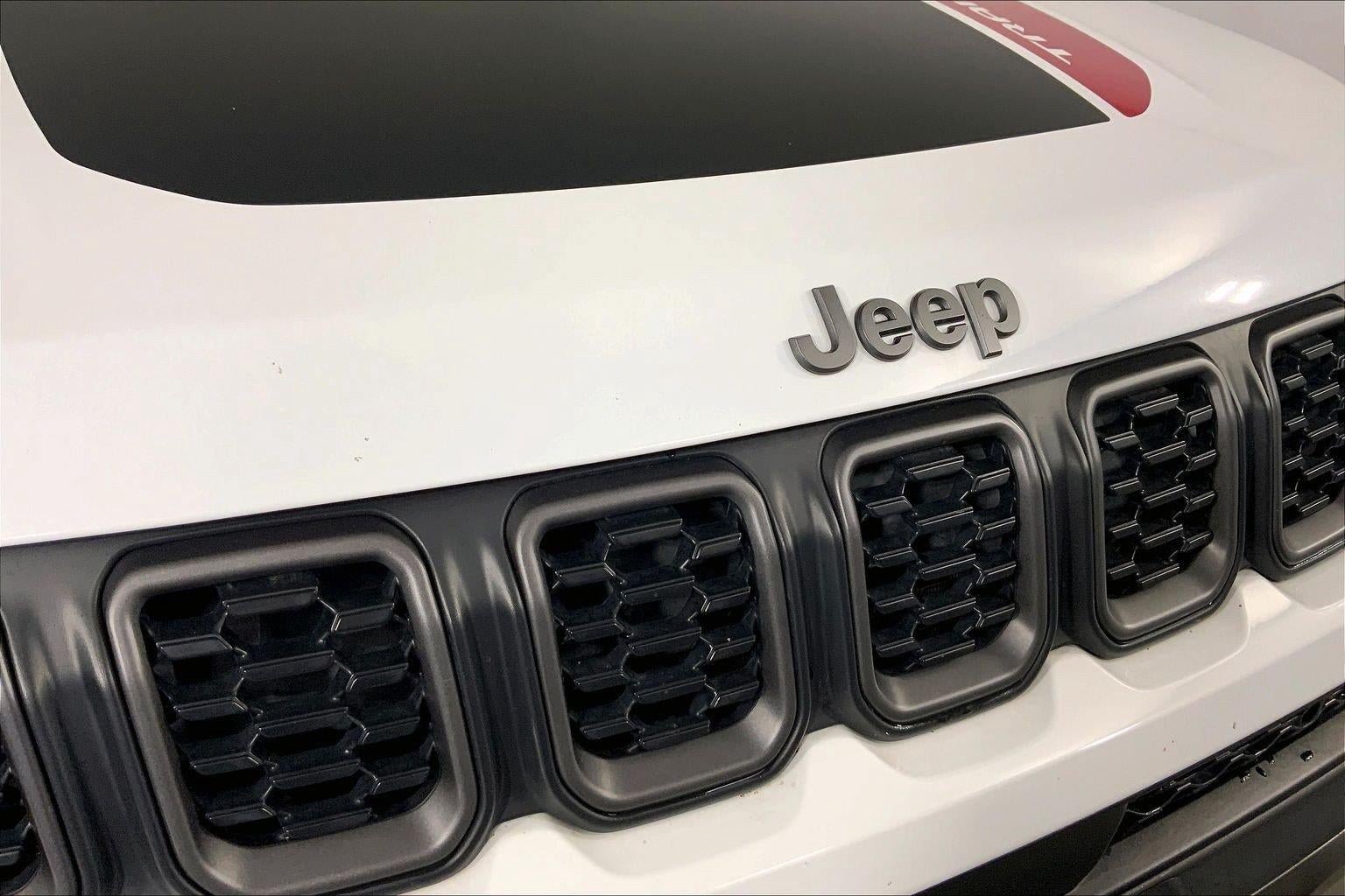 Used 2025 Jeep Compass Trailhawk AWD/4WD image 28