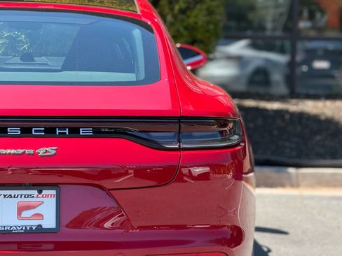 Used 2023 Porsche Panamera 4S w/ Premium Package image 16