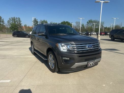 Used 2019 Ford Expedition XLT w/ Equipment Group 202A image 3