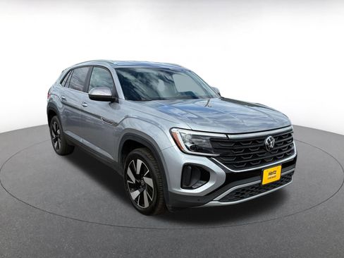 Used 2025 Volkswagen Atlas Cross Sport SE image 4