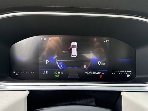 Used 2025 Volkswagen Taos SE image 21