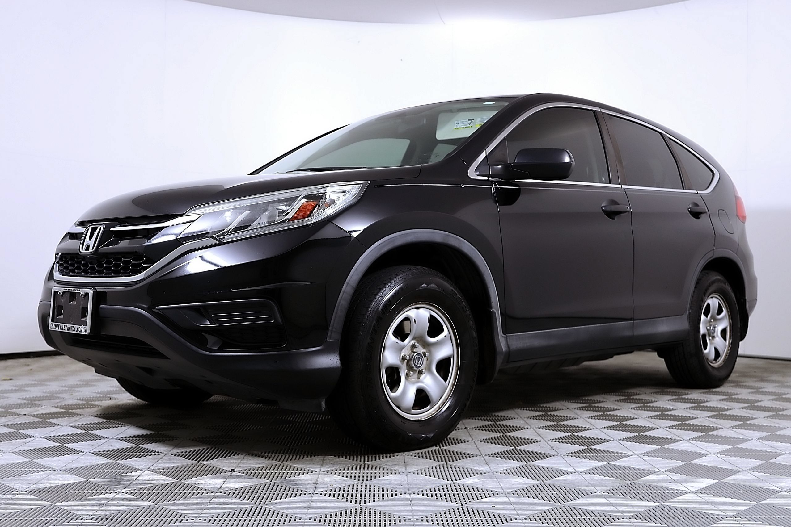 Used 2016 Honda CR-V LX image 2