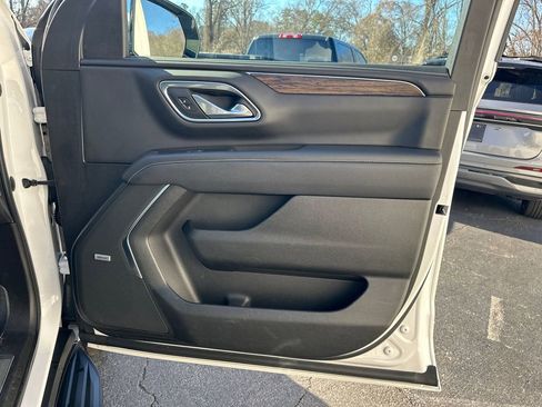 Used 2021 Chevrolet Suburban Premier w/ Premium Package image 15