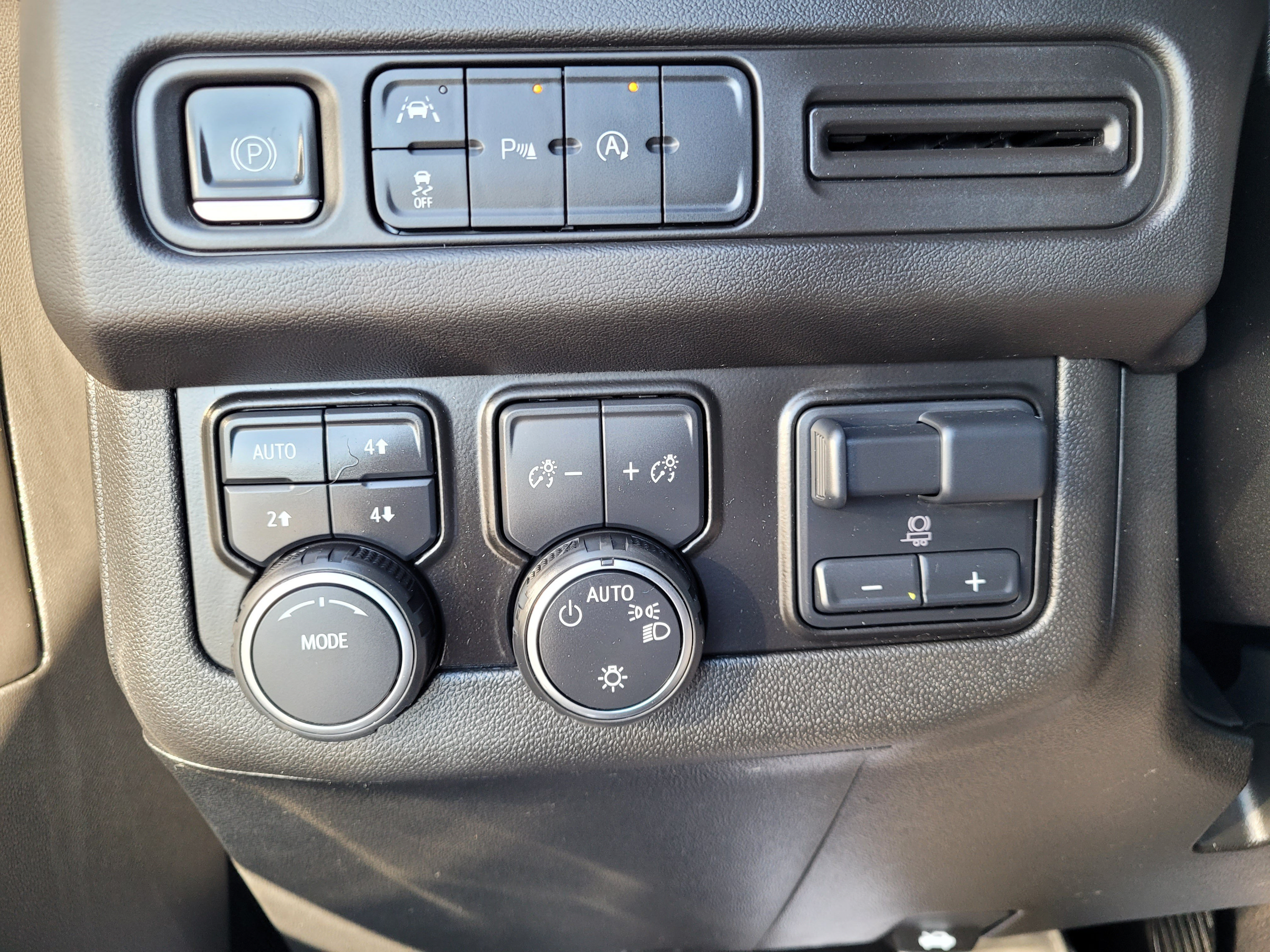 Used 2023 Chevrolet Suburban RST w/ Max Trailering Package AWD/4WD image 26