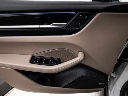 Certified 2025 Porsche Macan 4 Electric image 18