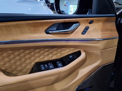 Used 2024 Jeep Grand Cherokee L Summit image 17