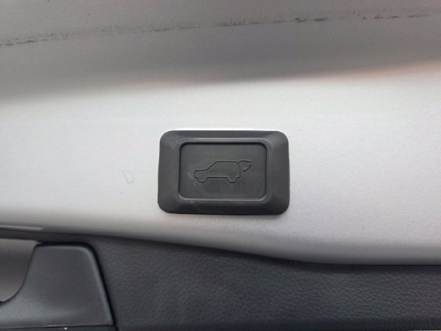 Used 2022 Toyota RAV4 SE w/ Weather & Moonroof Package AWD/4WD image 11