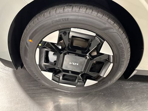 New 2026 Kia Carnival EX FWD image 2