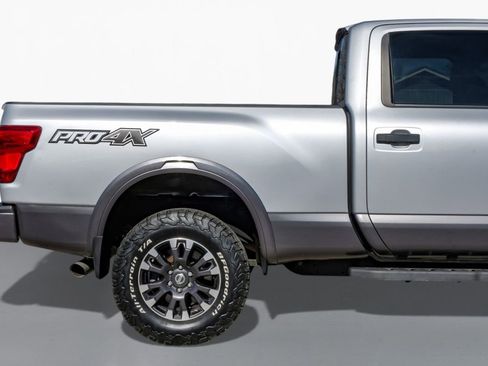 Used 2019 Nissan Titan PRO-4X image 6