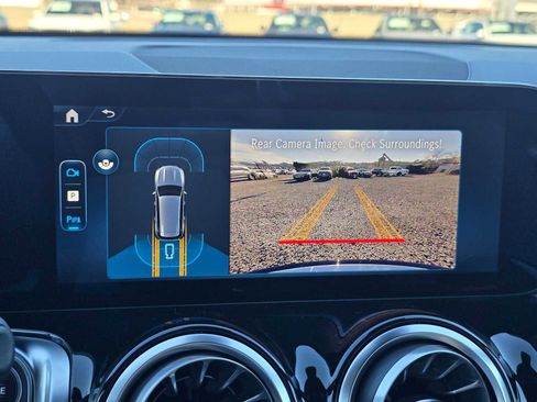 Used 2025 Mercedes-Benz GLB 250 4MATIC image 30