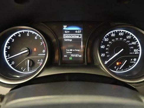 Used 2023 Toyota Camry SE FWD image 3