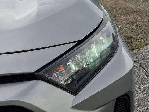 Used 2022 Toyota RAV4 LE AWD/4WD image 9