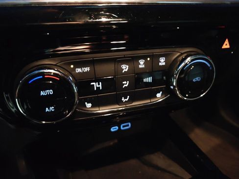 Used 2025 Chevrolet Trax RS w/ Sunroof Package image 9