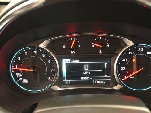 Used 2018 Chevrolet Malibu LT w/ Leather Package FWD image 9