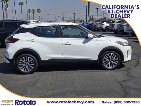 Used 2023 Nissan Kicks SV w/ Interior Electronics Package FWD image 8