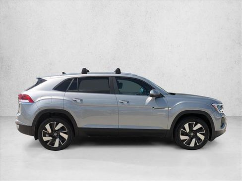 Used 2024 Volkswagen Atlas Cross Sport SE w/ Panoramic Sunroof Package AWD/4WD image 4