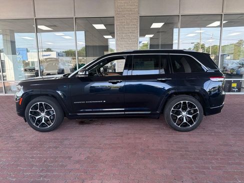 Used 2022 Jeep Grand Cherokee Summit AWD/4WD image 11